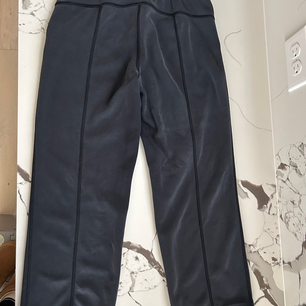 Lululemon Women’s Softstreme Cropped Pants size 4